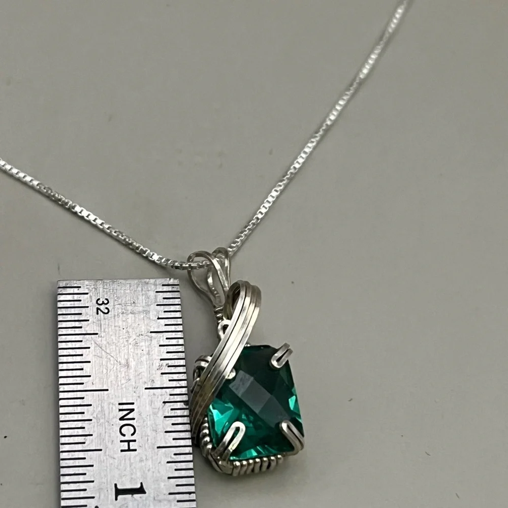 Sterling Silver Green Flourite Gemstone Necklace Classic Jewelry - Picture 4 of 4